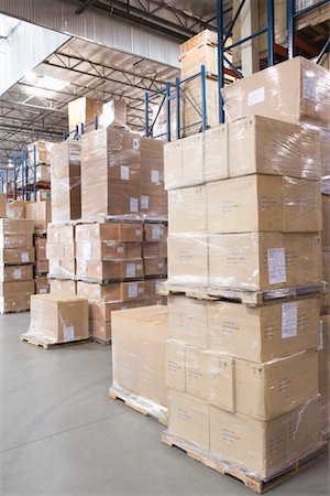 simsearch:693-03315348,k - Cardboard boxes stacked in distribution warehouse Foto de stock - Sin royalties Premium, Código: 693-03315349