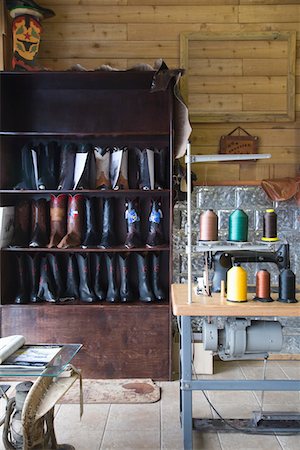 Traditional shoemaker workshop Stock Photo - Premium Royalty-Free, Code: 693-03316503