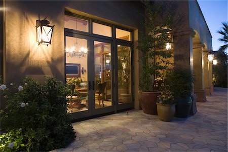 Palm Springs exterior with wall mounted lighting Stock Photo - Premium Royalty-Free, Code: 693-03317336