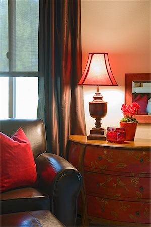 leather sofa with lit lamp in Palm Springs home interior Stock Photo - Premium Royalty-Free, Code: 693-03317419