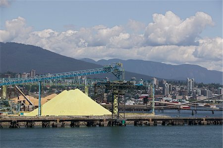 Crane and materials for transportation in Vancouver Harbour, British Columbia Stock Photo - Premium Royalty-Free, Code: 693-03317497