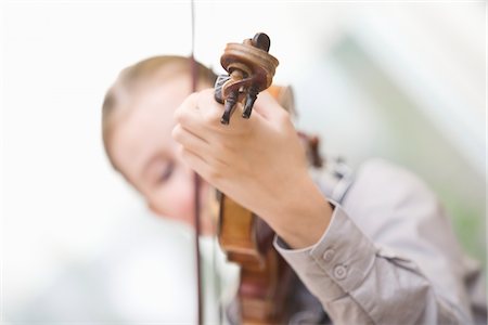 Young girl playing violin Stock Photo - Premium Royalty-Free, Code: 693-03317961