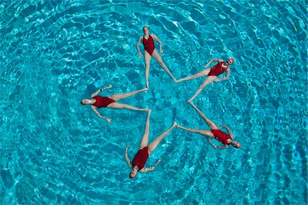 synchro swimming - Synchronised swimmers form a star Stock Photo - Premium Royalty-Free, Code: 693-03474150