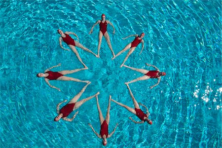 synchro swimming - Synchronised swimmers form a star Stock Photo - Premium Royalty-Free, Code: 693-03474152