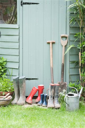 english (people) - Gardening tools at door of potting shed Stock Photo - Premium Royalty-Free, Code: 693-03617101