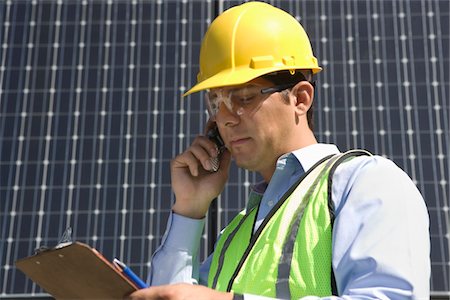 simsearch:693-03643971,k - Maintenance worker with photovoltaic array in Los Angeles, California Stock Photo - Premium Royalty-Free, Code: 693-03643955