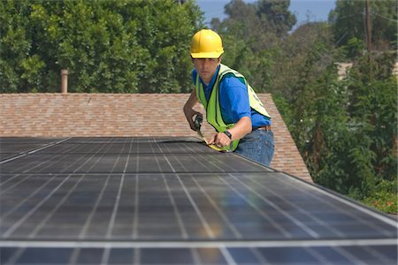 simsearch:693-03643971,k - Maintenance worker measures solar array on rooftop, Los Angeles, California Stock Photo - Premium Royalty-Free, Code: 693-03643966