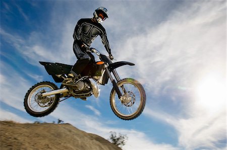 simsearch:6115-06778762,k - Pilote de motocross dans les airs Photographie de stock - Premium Libres de Droits, Code: 693-03707257