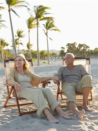 Senior Couple on Beach Foto de stock - Sin royalties Premium, Código: 693-03707370