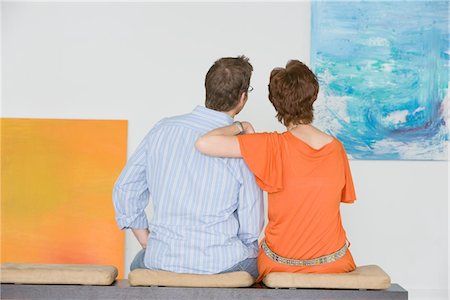 simsearch:693-05552760,k - Couple contemplating paintings in gallery Stock Photo - Premium Royalty-Free, Code: 693-03707412