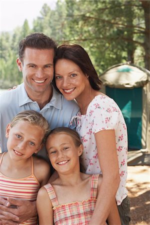 Happy Family Outdoors Foto de stock - Sin royalties Premium, Código: 693-03707826