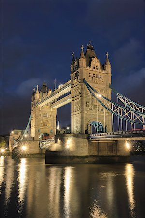 Tower Bridge au crépuscule, Londres, Angleterre Photographie de stock - Rights-Managed, Code: 700-05524580