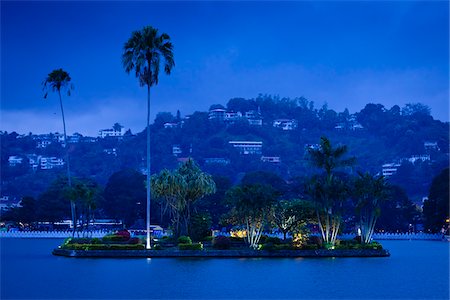 sri lanka city photos - Diyathilaka Mandapaya sur le lac de Kandy au crépuscule, Kandy, Sri Lanka Photographie de stock - Rights-Managed, Code: 700-05642294