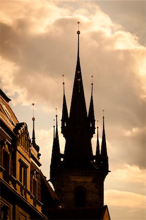 simsearch:700-05642406,k - Gros plan de la tour de l'église de notre Dame avant Tyn, Old Town, Prague, République tchèque Photographie de stock - Rights-Managed, Code: 700-05642389