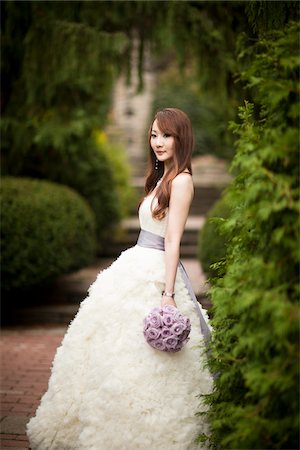 simsearch:700-05786438,k - Portrait of Bride Outdoors Stock Photo - Rights-Managed, Code: 700-05786462