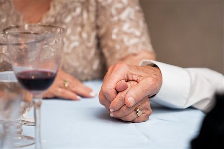 romantic couple holding hands - Senior Couple Holding Hands Foto de stock - Con derechos protegidos, Código: 700-05786680