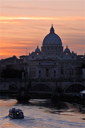 simsearch:700-05821958,k - Saint Peter's Basilica at Sunset, Vatican, Rome, Lazio, Italy Stock Photo - Rights-Managed, Code: 700-05821959