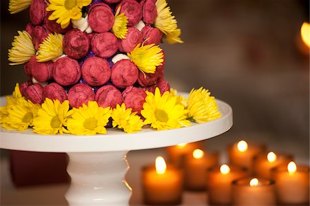 simsearch:700-05855055,k - Macaroons and Yellow Flowers Stock Photo - Rights-Managed, Code: 700-05855117