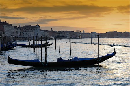 simsearch:700-01236711,k - Gondola and Grand Canal at Dawn, Venice, Veneto, Italy Stock Photo - Rights-Managed, Code: 700-06009342
