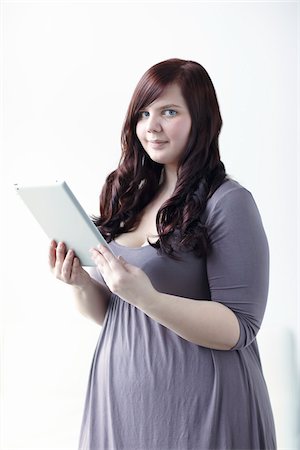 simsearch:700-06144792,k - Femme Holding iPad Photographie de stock - Rights-Managed, Code: 700-06144782