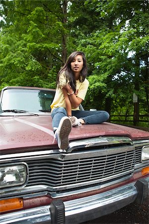 simsearch:700-06190615,k - Young Woman Sitting on Car Hood Stock Photo - Rights-Managed, Code: 700-06190613