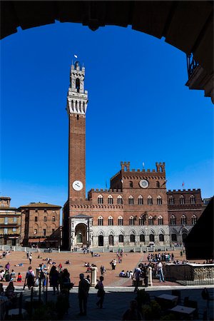 simsearch:700-06334714,k - View of Palazzo Pubblico through Archway, Il Campo, Siena, Tuscany, Italy Stock Photo - Rights-Managed, Code: 700-06367746