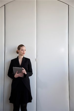 staring at women in office - Businesswoman Holding Tablet Computer Foto de stock - Con derechos protegidos, Código: 700-06368091