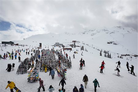 ski lodge - Skiers on Whistler Mountain, British Columbia, Canada Stock Photo - Rights-Managed, Code: 700-06383804