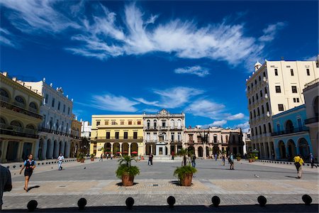 simsearch:700-06465885,k - Broad View of Plaza Vieja, Havana, Cuba Stock Photo - Rights-Managed, Code: 700-06465915