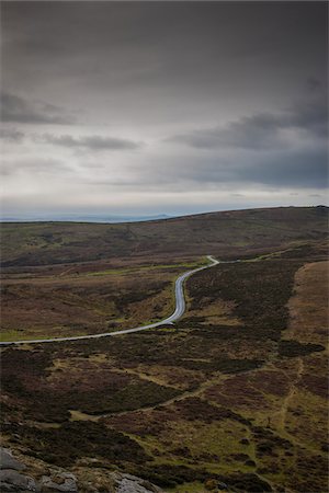 Overview of Winding Road and Storm Clouds, Haytor, Dartmoor National Park, Bovey Tracy, Devon, UK Foto de stock - Con derechos protegidos, Código: 700-06571134
