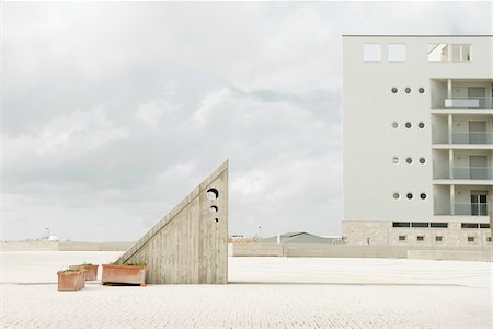 strano - Wooden Triangular Structure with Planters Ourside of Modern Building with Cloudy Sky, Ostia Lido, Rome, Italy Fotografie stock - Rights-Managed, Codice: 700-06685208