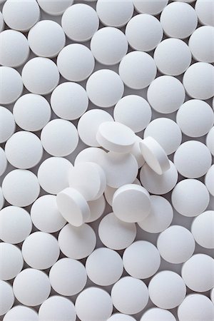 diagonal - still life of white pills Stock Photo - Rights-Managed, Code: 700-06714053
