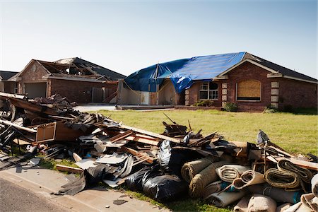 Aftermath of Tornado Damage in Residential Neighbourhood, Moore, Oklahoma, USA. Foto de stock - Con derechos protegidos, Código: 700-06847389