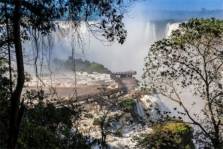 Scenic view of Iguacu Falls with footbridge, Iguacu National Park, Parana, Brazil Photographie de stock - Rights-Managed, Code: 700-07204179