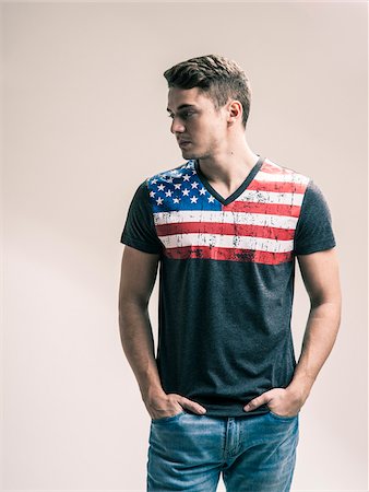 Portrait of Young Man wearing American Flag Tee Shirt, Studio Shot Photographie de stock - Rights-Managed, Code: 700-07238127