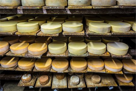 fila (di oggetti) - Cheese Factory at Hacienda Zuleta, Imbabura Province, Ecuador Fotografie stock - Rights-Managed, Codice: 700-07279321