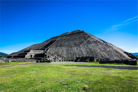 famous place of mexico places - Pyramid of the Sun, San Juan Teotihuacan, northeast of Mexico City, Mexico Stock Photo - Rights-Managed, Code: 700-07279470