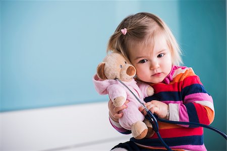 Portrait of Baby Girl in Doctor's Office Foto de stock - Con derechos protegidos, Código: 700-07453697