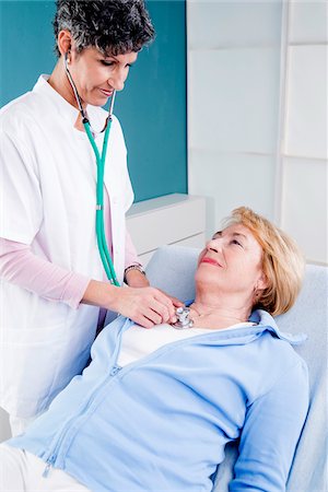 simsearch:600-03503186,k - Doctor Examining Senior Patient in Doctor's Office Stock Photo - Rights-Managed, Code: 700-07487591