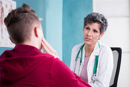 doctor with mature female patient not children - Doctor talking with Teenage Patient in Doctor's Office Photographie de stock - Rights-Managed, Code: 700-07487617