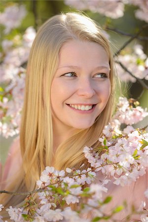 european cherry trees branches - Portrait of Young Woman with Cherry Blossoms in Park in Spring, Franconia. Bavaria, Germany Foto de stock - Con derechos protegidos, Código: 700-07529038