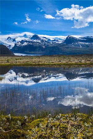 simsearch:700-07745169,k - Scenic view of mountains reflected in glacial lake, Svinafellsjokull, Skaftafell National Park, Iceland Stock Photo - Rights-Managed, Code: 700-07760114