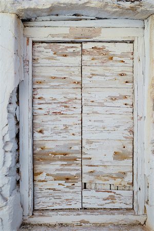 simsearch:700-06397577,k - Close-up of boarded up window, covered with old wooden planks with cracked white paint, Greece Photographie de stock - Rights-Managed, Code: 700-07783716