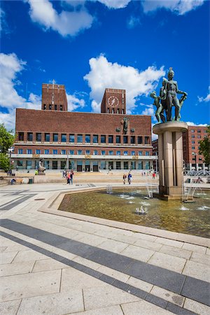 simsearch:600-06732629,k - Gustav Vigeland Sculpture in front of City Hall, Oslo, Norway Photographie de stock - Rights-Managed, Code: 700-07783917