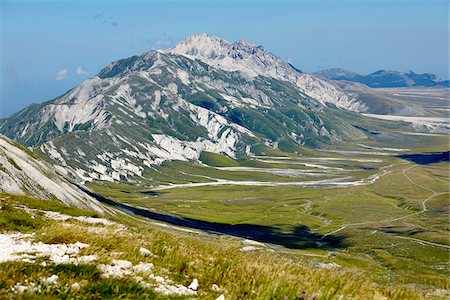 Overview of the Gran Sasso mountain and Campo Imperatore in summer, Gran Sasso and Monti della Laga National Park, Apennines, Abruzzo, Italy Stock Photo - Rights-Managed, Code: 700-08102711