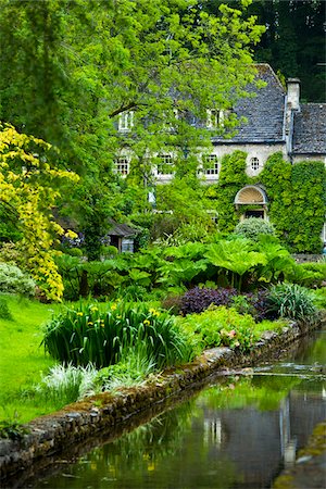 stream in garden - House with Garden, Bibury, Gloucestershire, The Cotswolds, England, United Kingdom Stock Photo - Rights-Managed, Code: 700-08122212