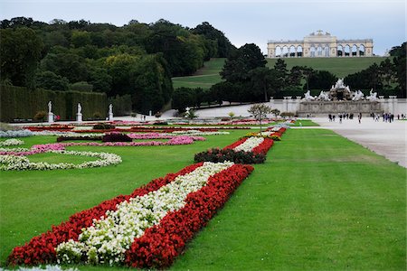 schloss schonbrunn - Gardens at Schloss Schonbrunn, (Hofburg Summer Palace), Vienna, Austria. Photographie de stock - Rights-Managed, Code: 700-08232199