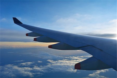 Close-up view of aircraft wing of Airbus A380, during flight over Indonesia Foto de stock - Con derechos protegidos, Código: 700-08353464