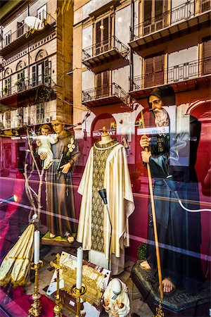simsearch:700-03696805,k - Religious Item Shop along Via Vittorio Emanuele in Palermo, Sicily, Italy Stock Photo - Rights-Managed, Code: 700-08701859