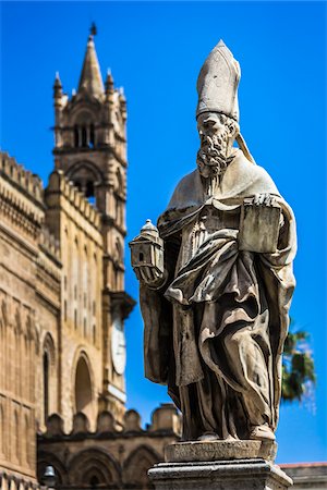 simsearch:700-08702035,k - Statue of Saint Augustine of Canterbury in front of the Palermo Cathedral in historic Palermo in Sicily, Italy Stock Photo - Rights-Managed, Code: 700-08701926